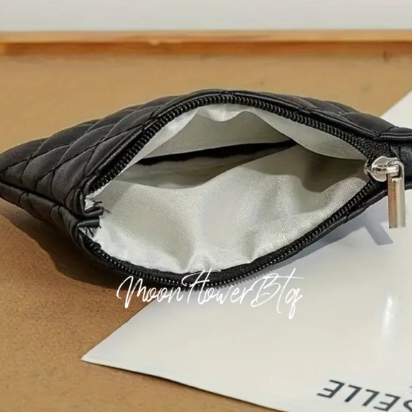 Black Diamond Quilted Card Cash Pouch - Picture 4 of 6